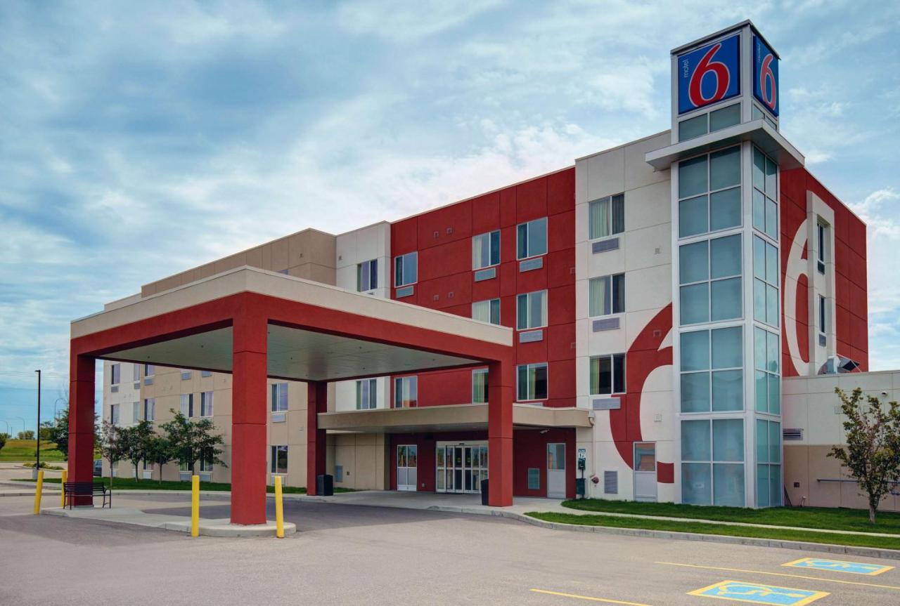 Motel 6 Airdrie Exterior foto