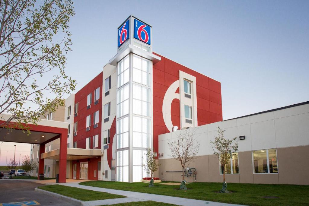 Motel 6 Airdrie Exterior foto
